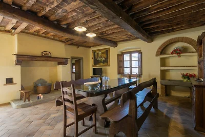 Provinzielle Villa in Cortona mit Pool