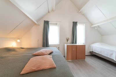 Geräumiges Ferienhaus mit Sauna in Strandnähe