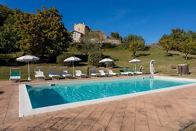 Wohnung in den Hügeln mit Pool