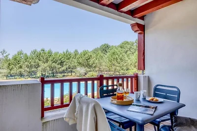 Picturesque Old Aquitaine Apartment for 5