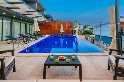 Villa in Kalkan mit Schwimmbecken