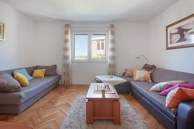 Ferienhaus in Podgora mit Schwimmbecken