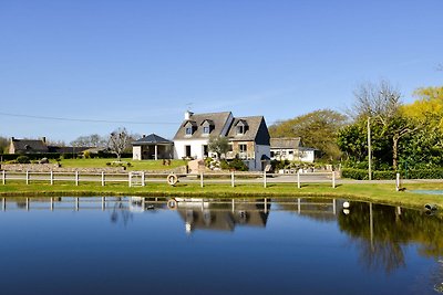 Bella casa vacanze a Epiniac con giardino