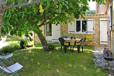 Ferienhaus in Revest mit Garten