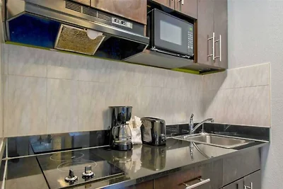 Cozy ADA 2- Bed|Pool|Free parking