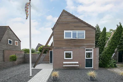 Ferienhaus mit Terrasse in Grou