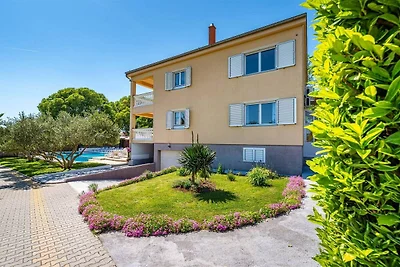 Villa mit Infinity-Pool in Kakma