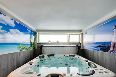 Villa mit Whirlpool & Sauna 500 m vom Meer