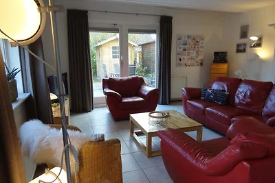 Schönes Ferienhaus mit Garten in Strandnähe