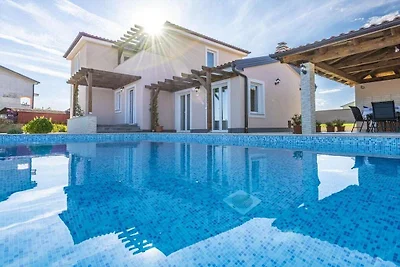Villa in Sveti Lovreč mit Schwimmbecken