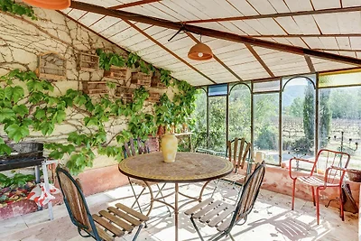 Spazioso Cottage a Oppede con Piscina