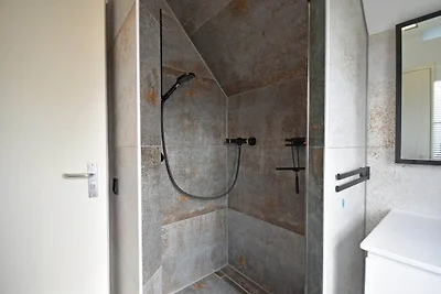 Villa in der Nähe von Wald, Strand und Meer