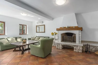 Villa en Koromacno con piscina