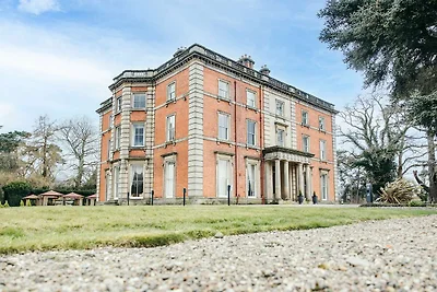 Countryside cottage in Dorrington, No Deposit