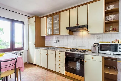 Wohnung in Privathaus, mit Fußballplatz