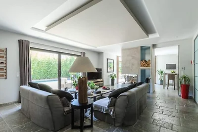 Villa in Juan-les-Pins mit Pool und Whirlpool