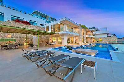 Villa in Kalkan mit Schwimmbecken