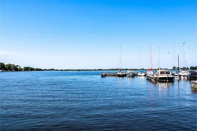 Geschakelde villa aan de Loosdrechtse Plassen