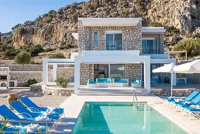 Villa in Kalythie mit Pool