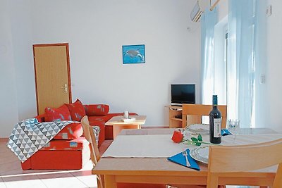 Geräumige Wohnung in Senj mit Swimmingpool