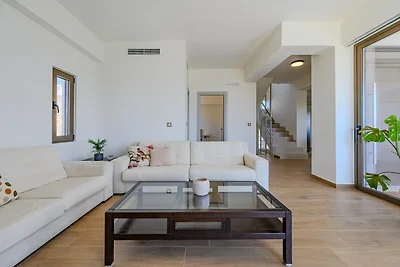 Villa in Sternes mit Pool und Bergblick