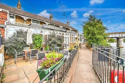 Domenica Londra Staines-upon-Thames Heathrow ...