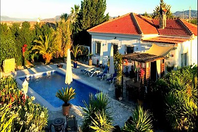 Ruhig gelegene Villa mit privatem Pool in...