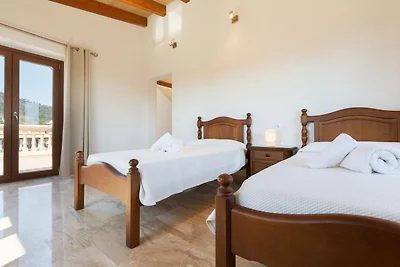 Moderne rustieke landvilla met zwembad