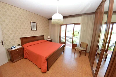 Casa in stile provenzale tra le colline di Lu...