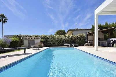 Villa in Antibes mit Pool und Meerblick