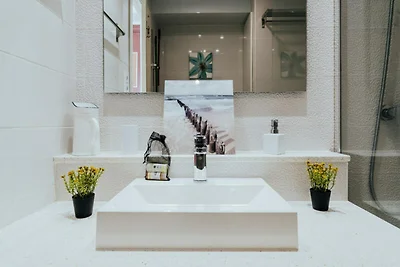 Appartamento con terrazza sul mare e piscina