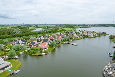 Ferienhaus am Wasser mit Veranda