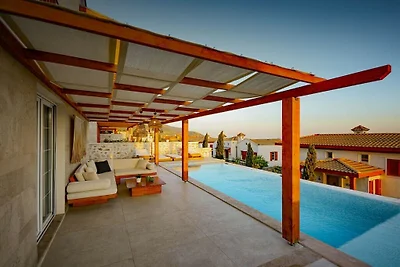 Villa in Kalkan mit Schwimmbecken