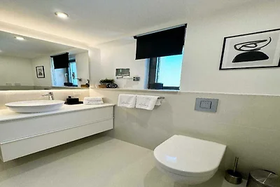 Spazioso appartamento in villa con vista mare