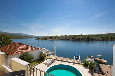 Appartamento con vista sulla piscina a...