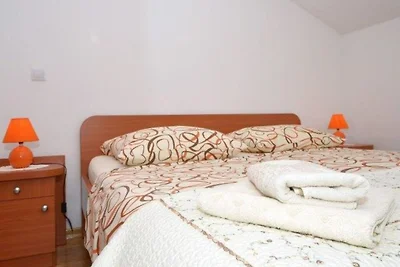Bright Kaštela Apartment with Balcony and Pri...