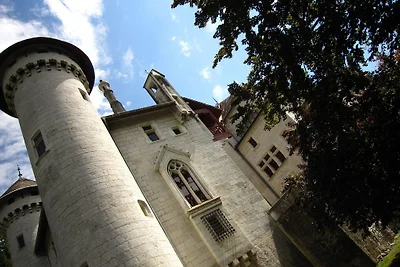 Schloss mit Pool in Serrières-en-Chautagne