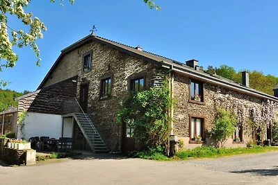 Schönes Ferienhaus in Frahan mit Terrasse