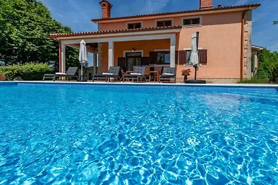 Villa in Santalezi mit Schwimmbecken