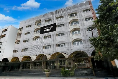 Super Townhouse Prayagraj