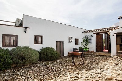 Vintage-Bauernhaus mit Terrasse in Algarinejo