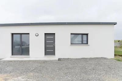 Comfortable Single-Storey House by the Beach