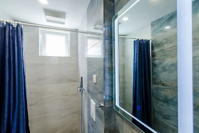 Apartments Dub - One-Bedroom Apartment with T...