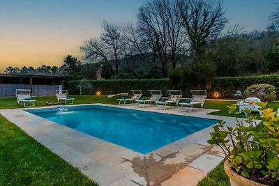 Boerderij in Lucca met zwembad en jacuzzi
