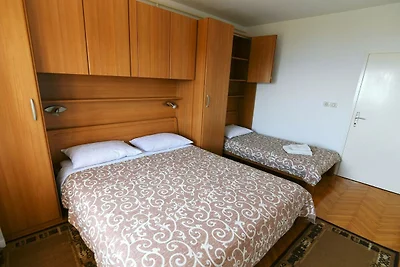 Scenic Retreat Rooms and Family Apartments - ...