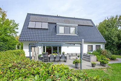 Schöne Villa am Waldrand