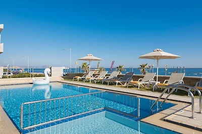 Villa in Rethymno am Strand mit Pool