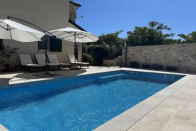 Neue Villa ELMASO****