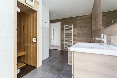 Moderne villa met wellness in Limburg