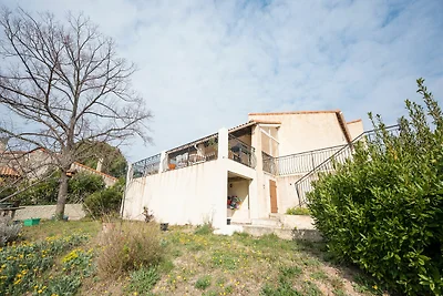 Gut ausgestattetes Dorfhaus in Strandnähe